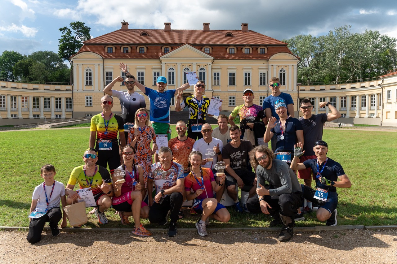 В дворцово-парковом комплексе «Вялікі Свяцк Валовічаў» прошёл Кубок Беларуси по триатлону «Святский триатлон-2025»